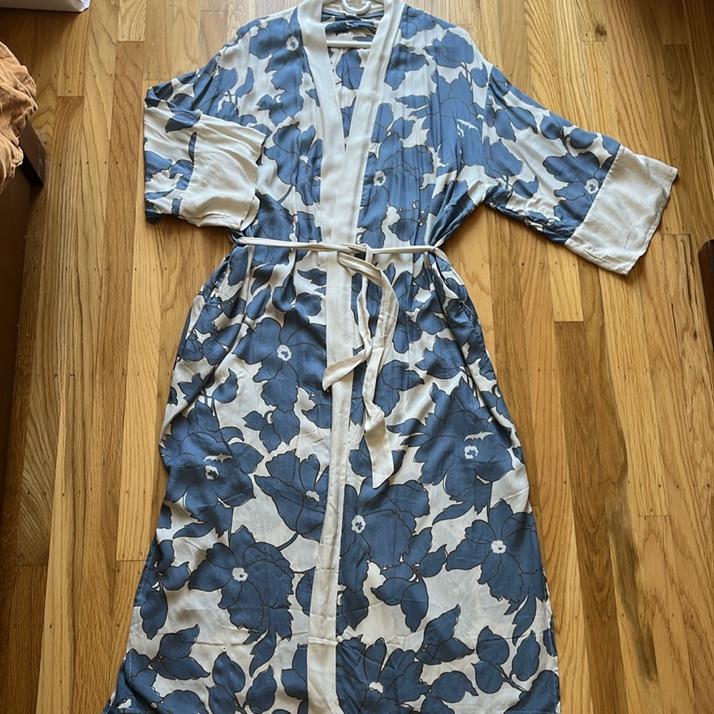 World market - floral lightweight robe/coverup